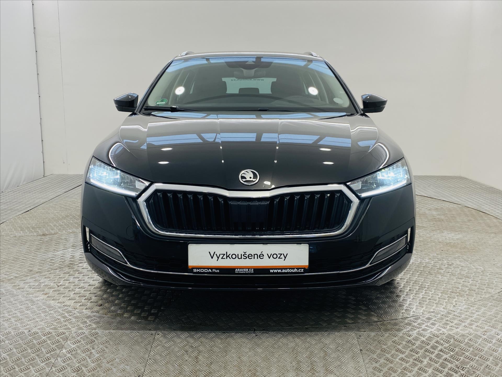 skoda-octavia-2-0-tdi-dsg-110-kw-style - 3