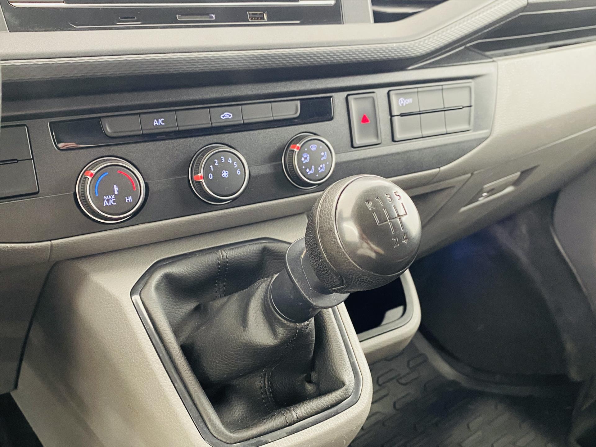 volkswagen-transporter-2-0-tdi-81kw - 9