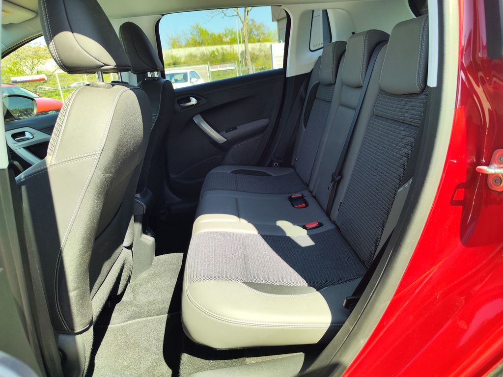 peugeot-2008-1-2-puretech-81kw-allure-eat6 - 9