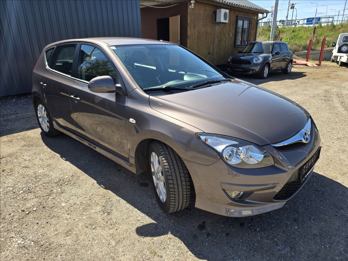 hyundai-i30-1-4-cvvt-tazne-digi-klima - 2