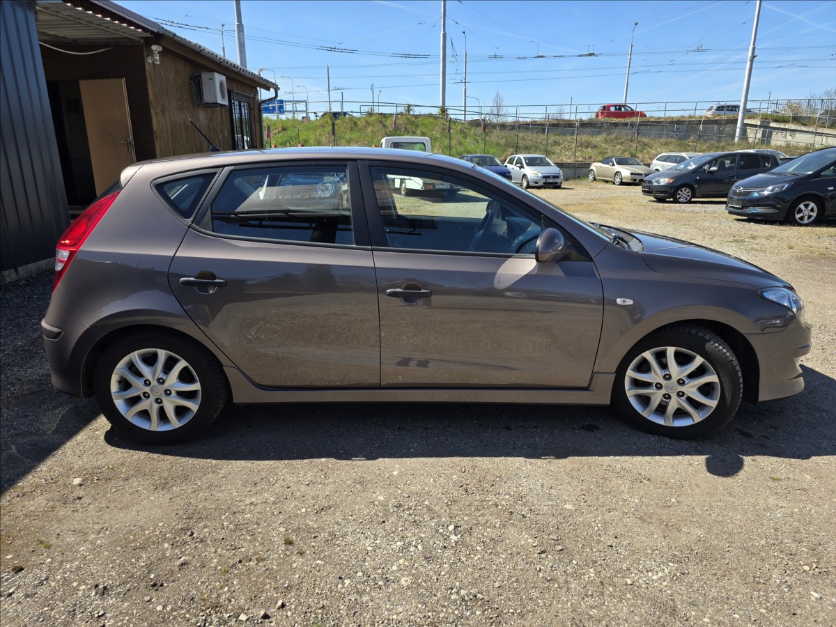 hyundai-i30-1-4-cvvt-tazne-digi-klima - 3