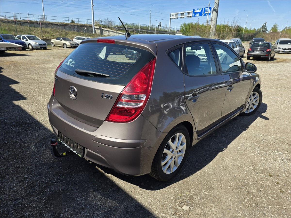 hyundai-i30-1-4-cvvt-tazne-digi-klima - 4