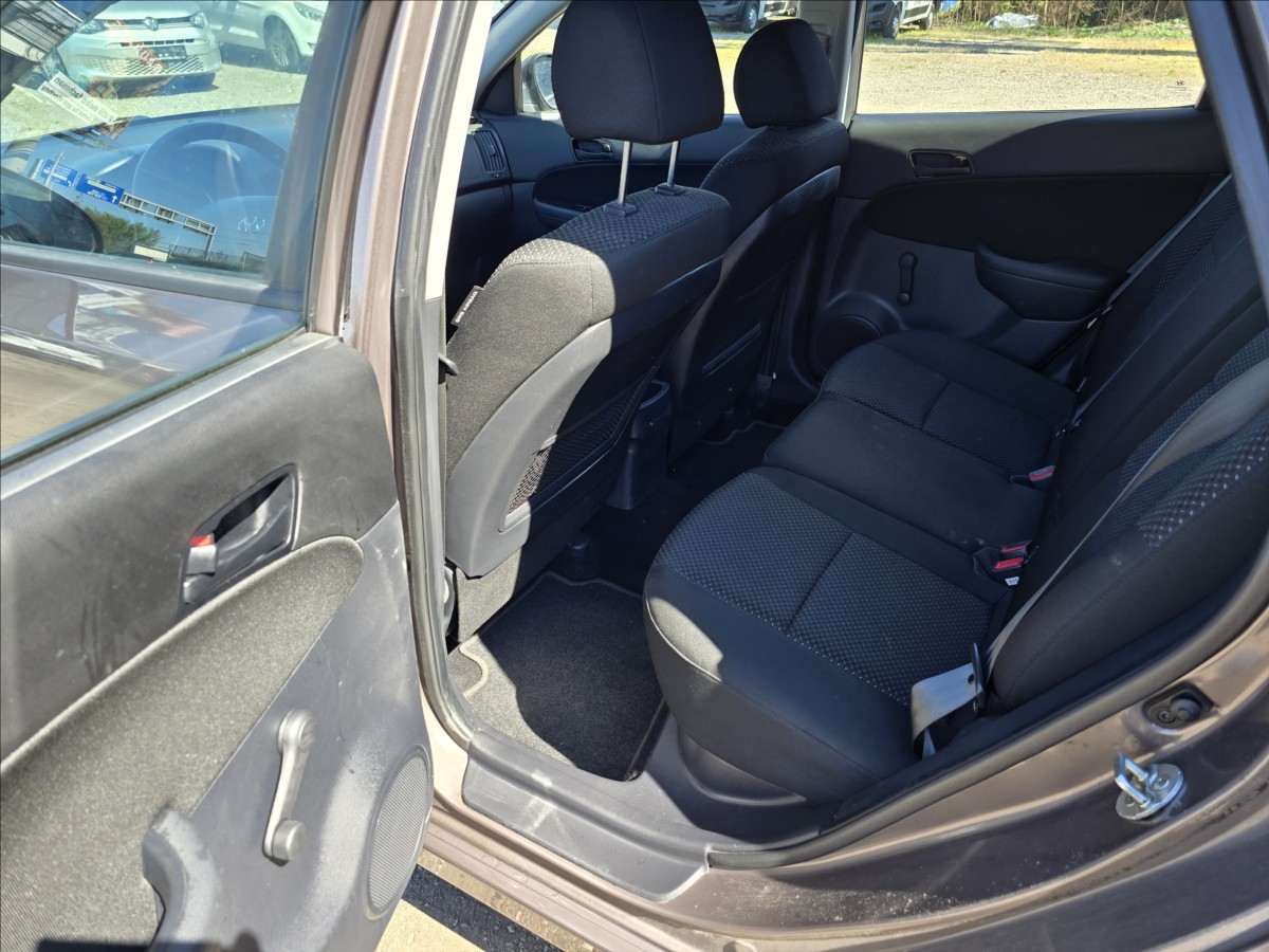 hyundai-i30-1-4-cvvt-tazne-digi-klima - 9