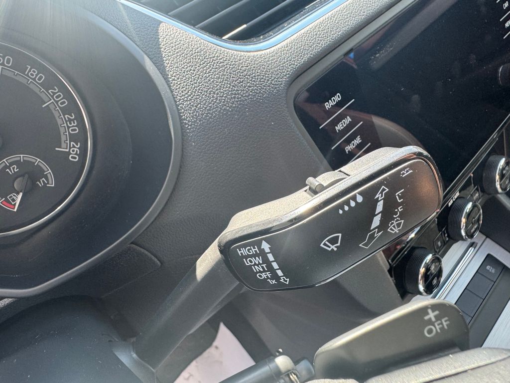 skoda-octavia-combi-2-0-tdi-4x4-dsg-ambition - 9