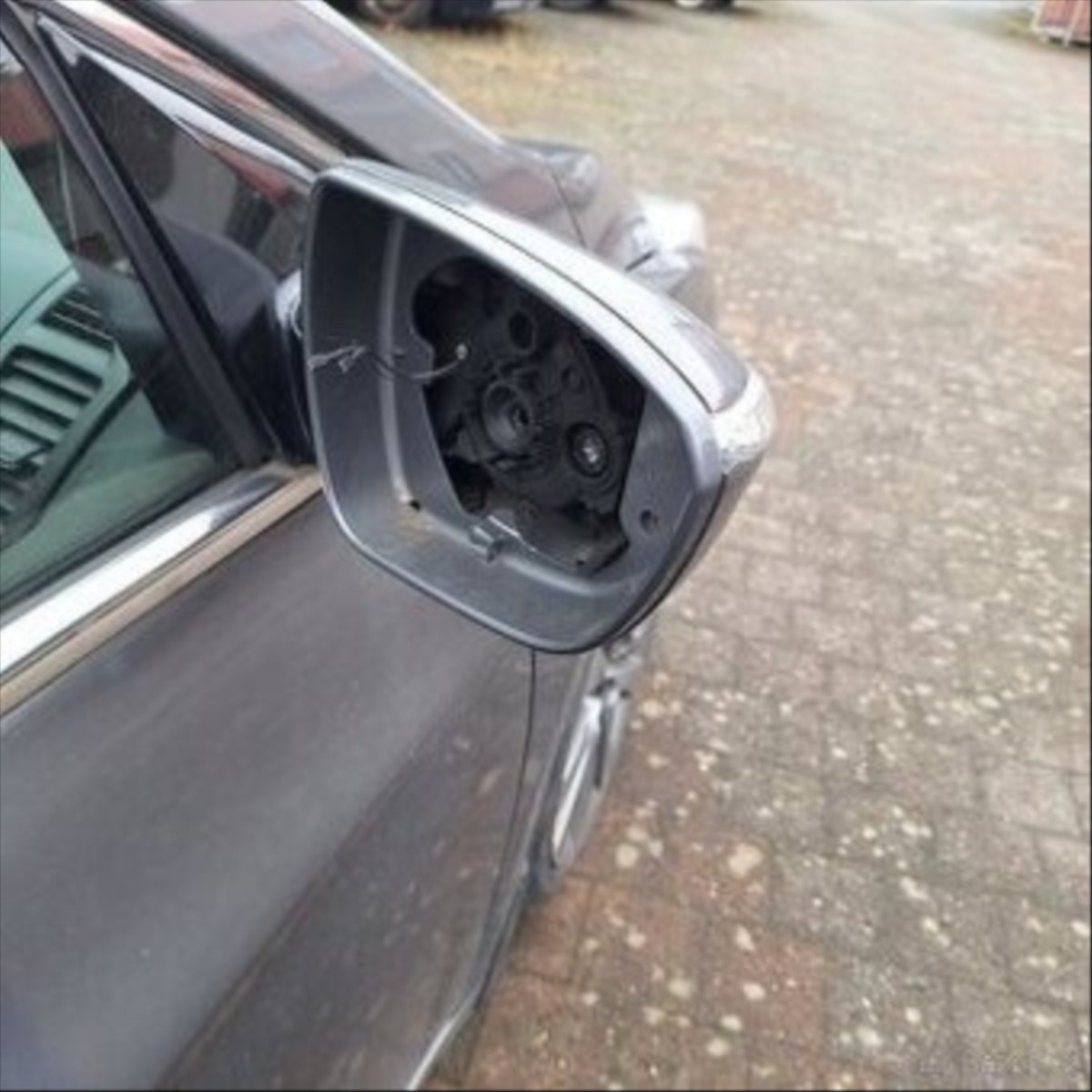 hyundai-i40-1-7-100kw-220tkm-bila-automat - 2