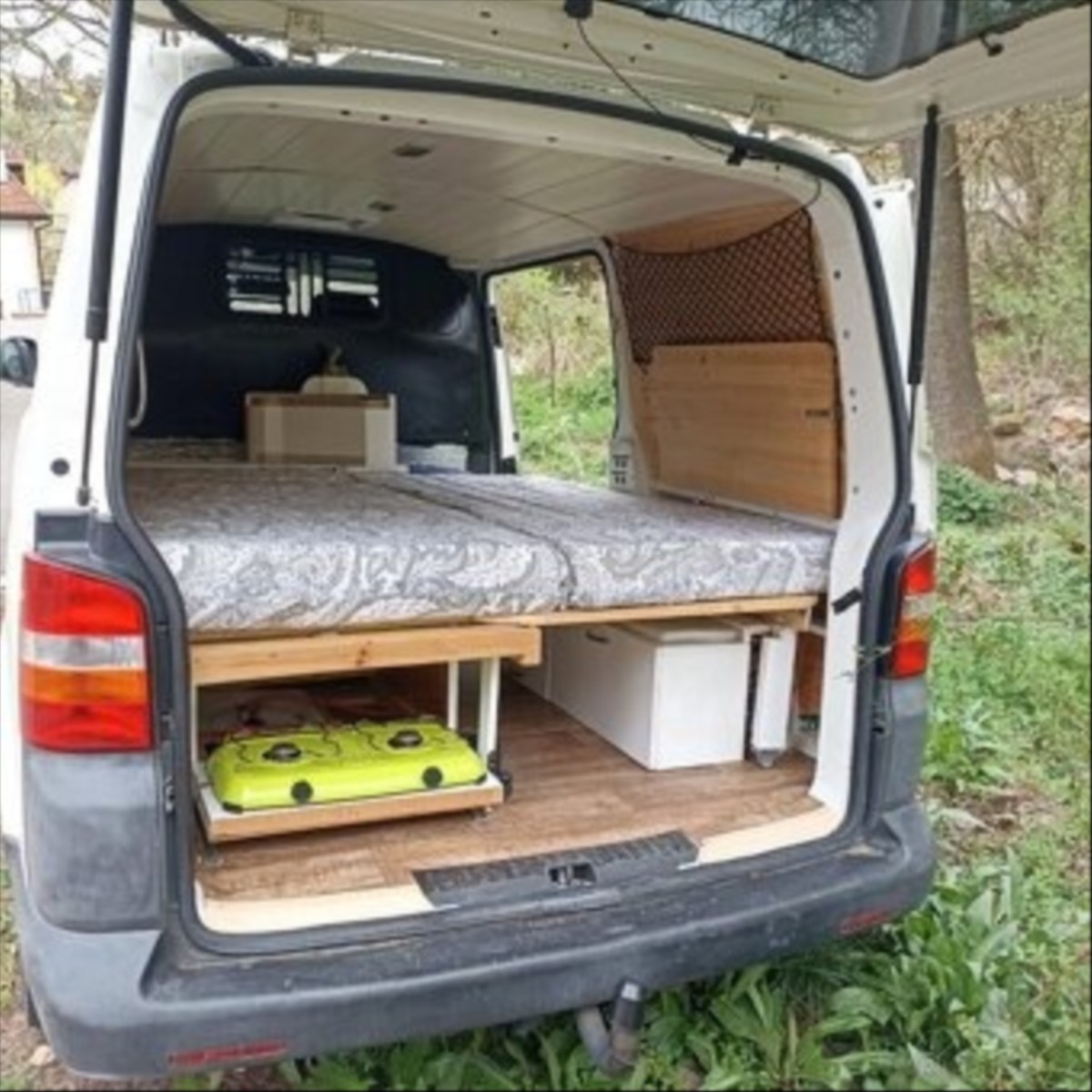 volkswagen-transporter-1-9-t5-12-2008-prestaveny-na-obyt - 1