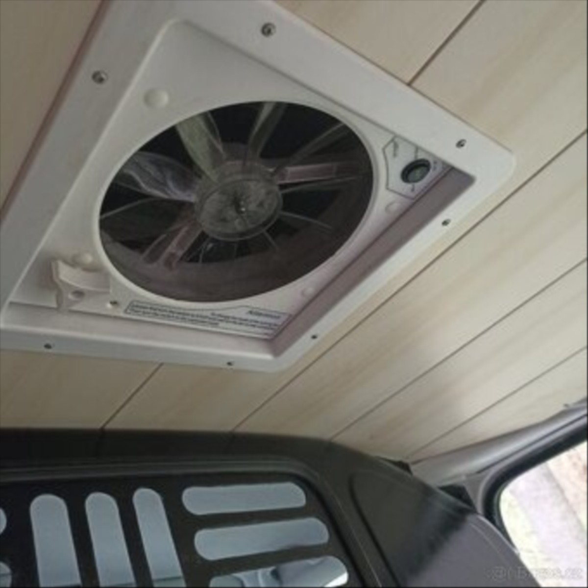 volkswagen-transporter-1-9-t5-12-2008-prestaveny-na-obyt - 2