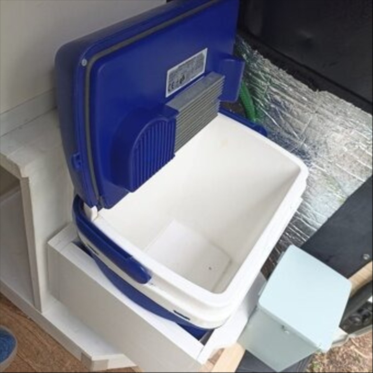 volkswagen-transporter-1-9-t5-12-2008-prestaveny-na-obyt - 4