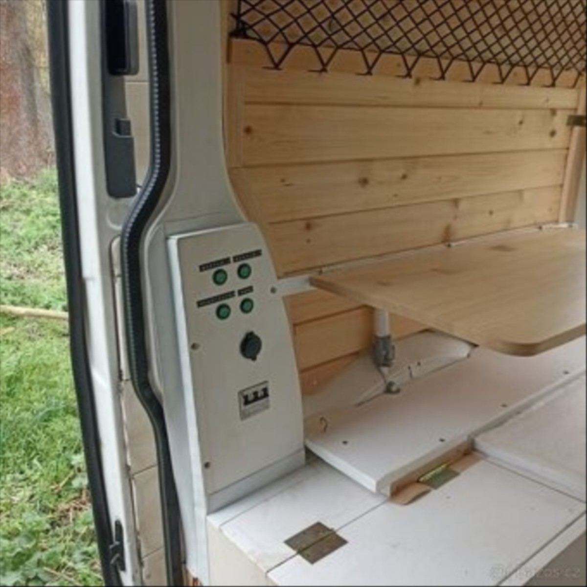 volkswagen-transporter-1-9-t5-12-2008-prestaveny-na-obyt - 8