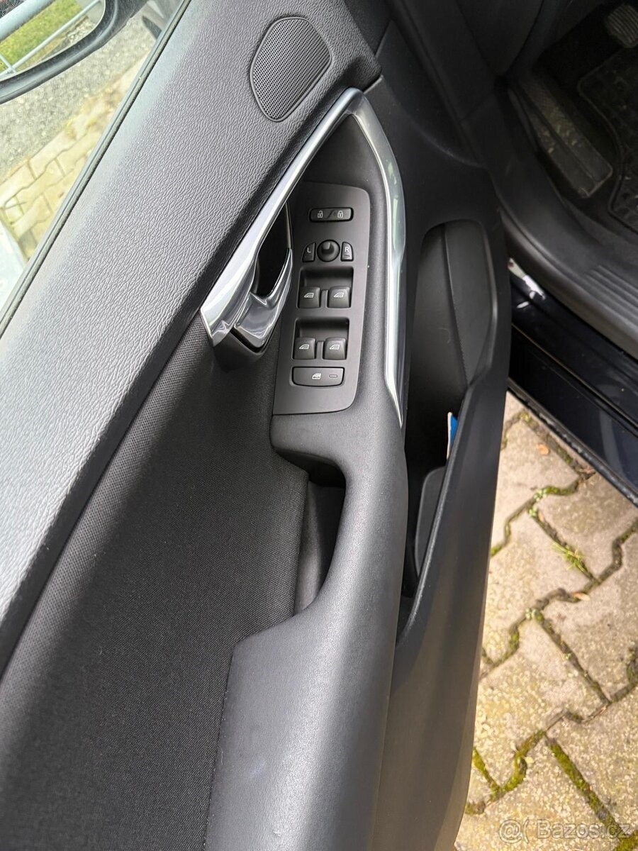 volvo-v40-1-6-prodam - 2