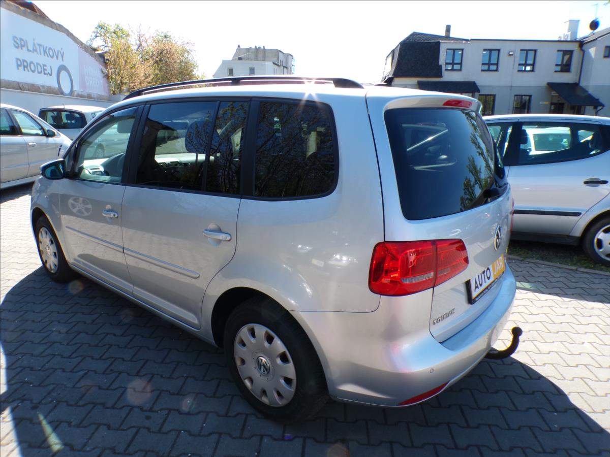 volkswagen-touran-1-6-tdi-dsg - 3