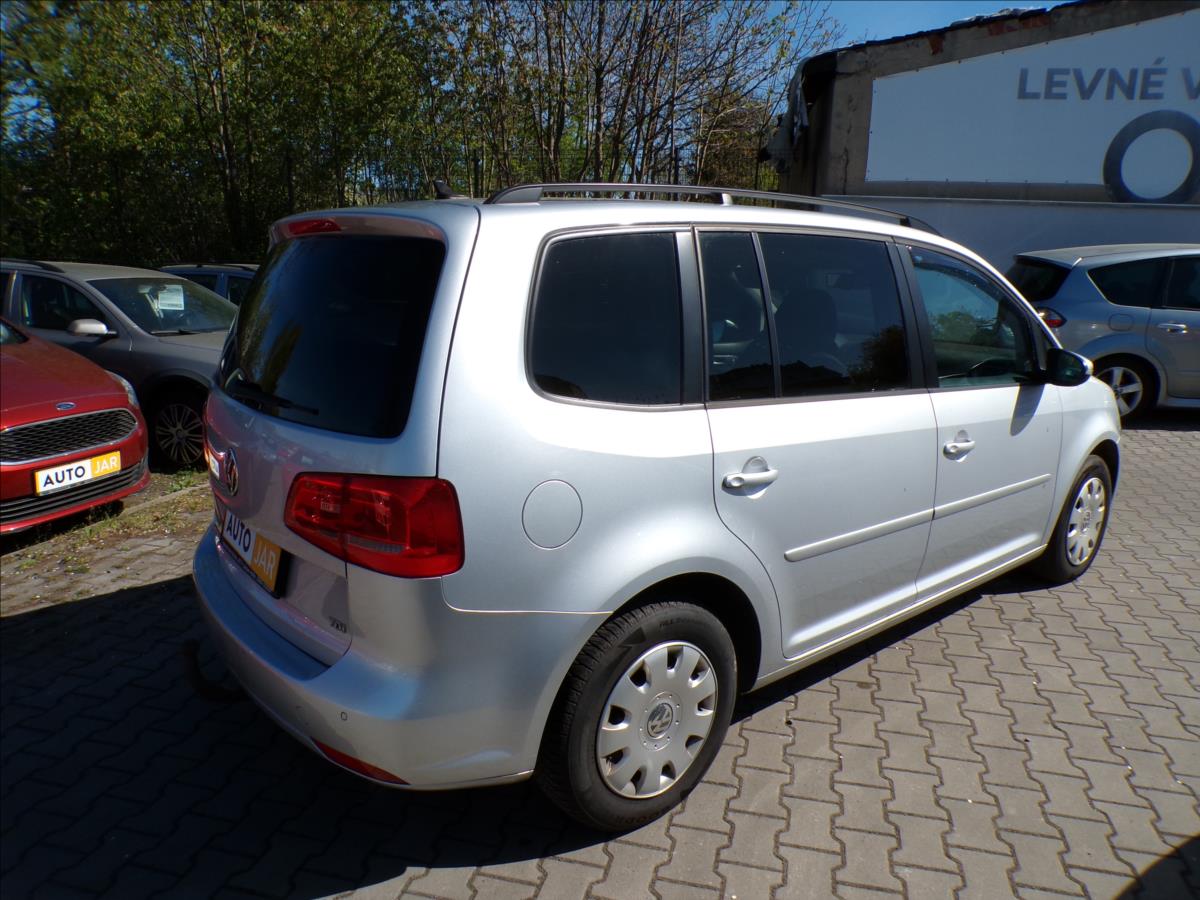 volkswagen-touran-1-6-tdi-dsg - 4