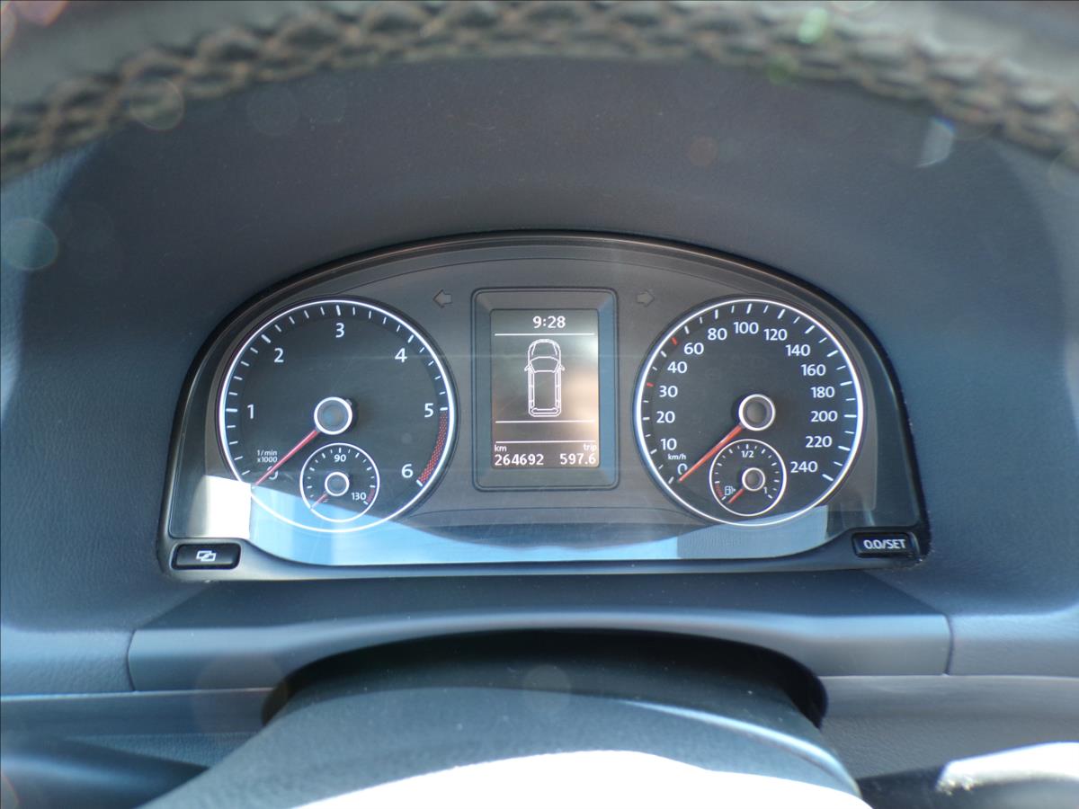 volkswagen-touran-1-6-tdi-dsg - 7