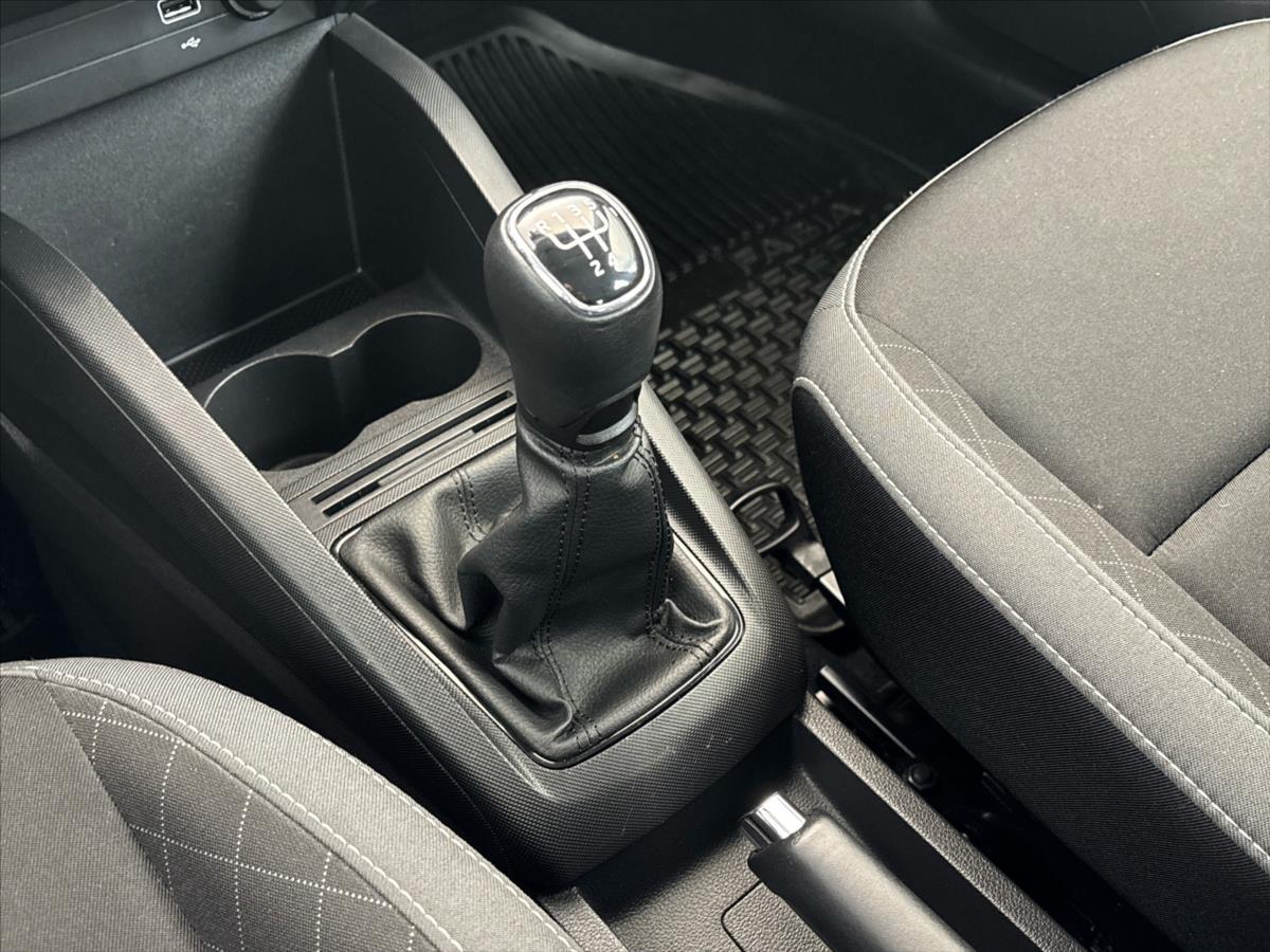 skoda-fabia-1-0-tsi-ambition-top - 9