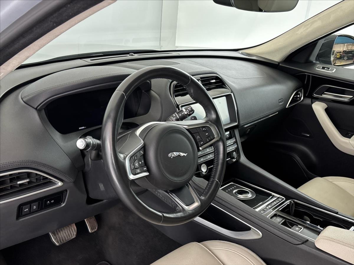 jaguar-f-pace-2-0-20d-8at-rwd - 5