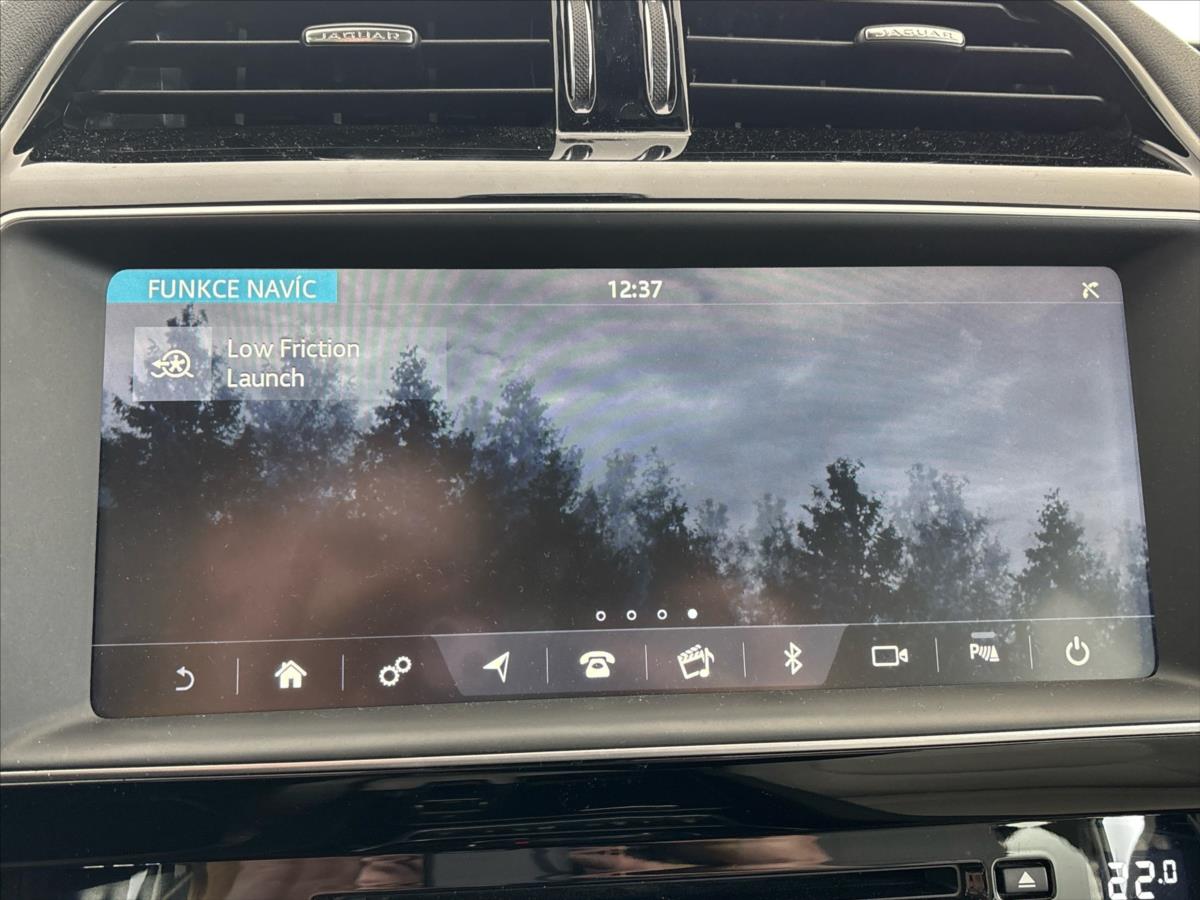 jaguar-f-pace-2-0-20d-8at-rwd - 7