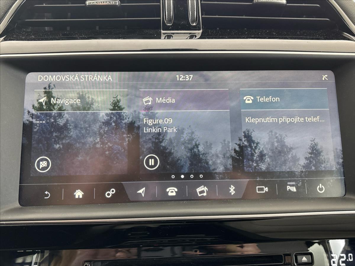 jaguar-f-pace-2-0-20d-8at-rwd - 8