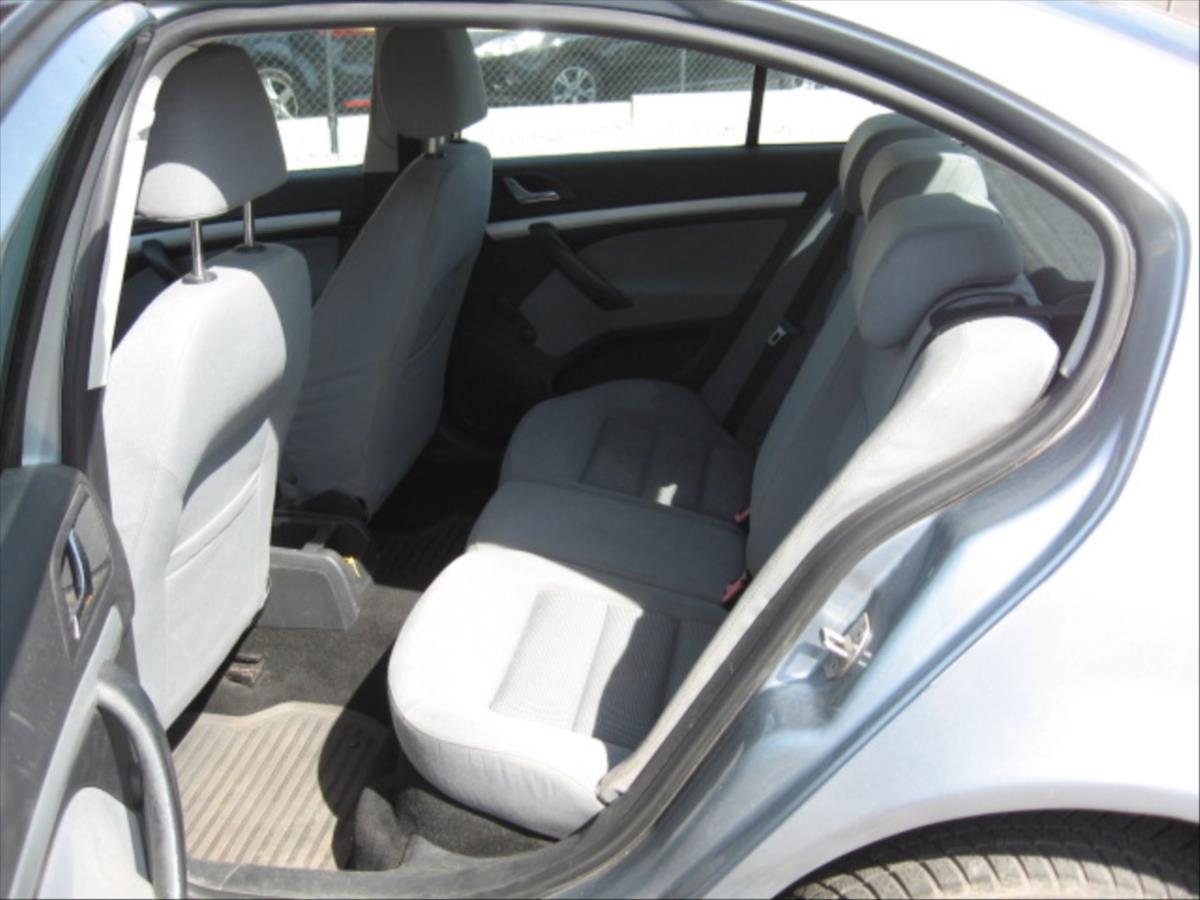 skoda-octavia-1-6-i - 7