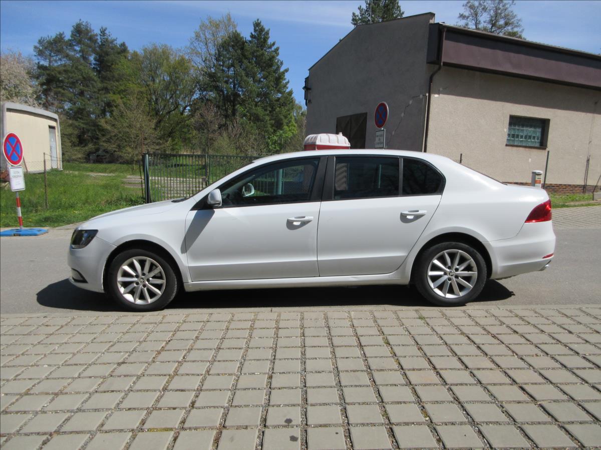 skoda-superb-2-0-tdi-103-kw-xenon-vyhr-nova-stk - 5