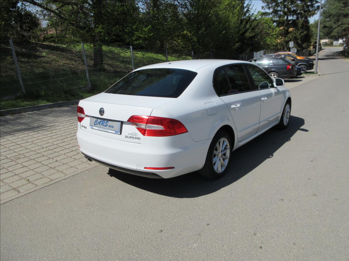 skoda-superb-2-0-tdi-103-kw-xenon-vyhr-nova-stk - 8