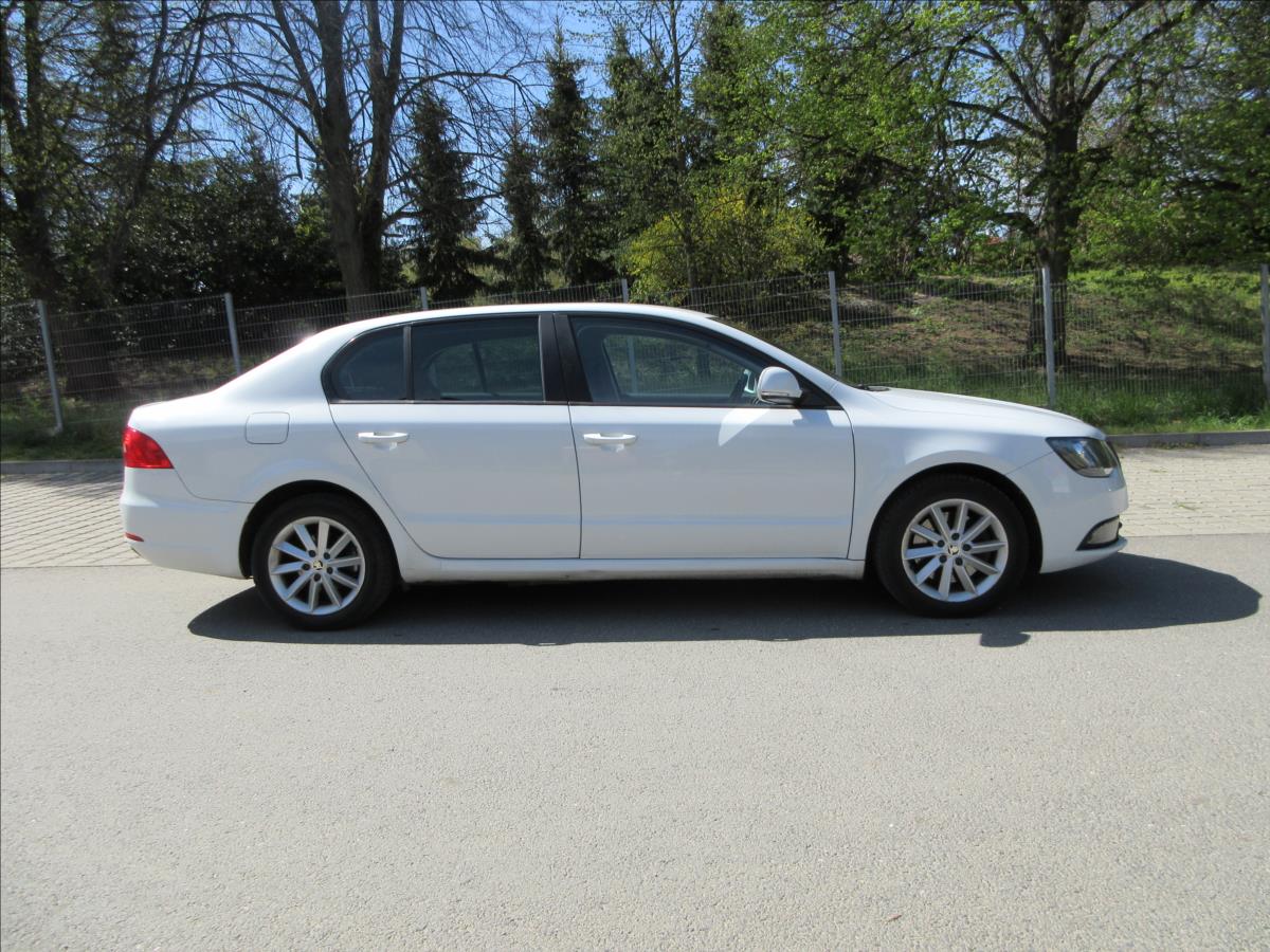 skoda-superb-2-0-tdi-103-kw-xenon-vyhr-nova-stk - 9