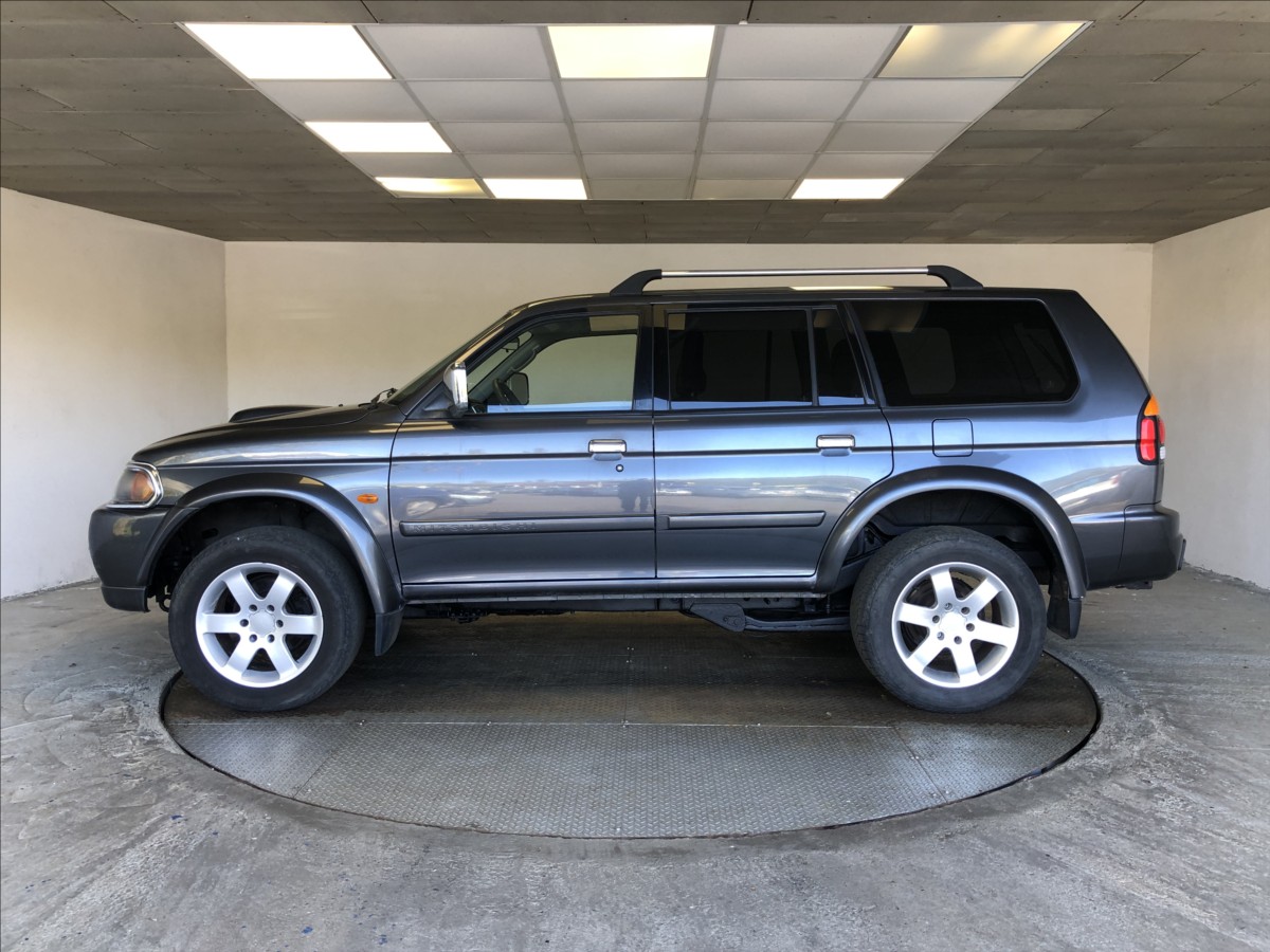 mitsubishi-pajero-2-5-td - 3