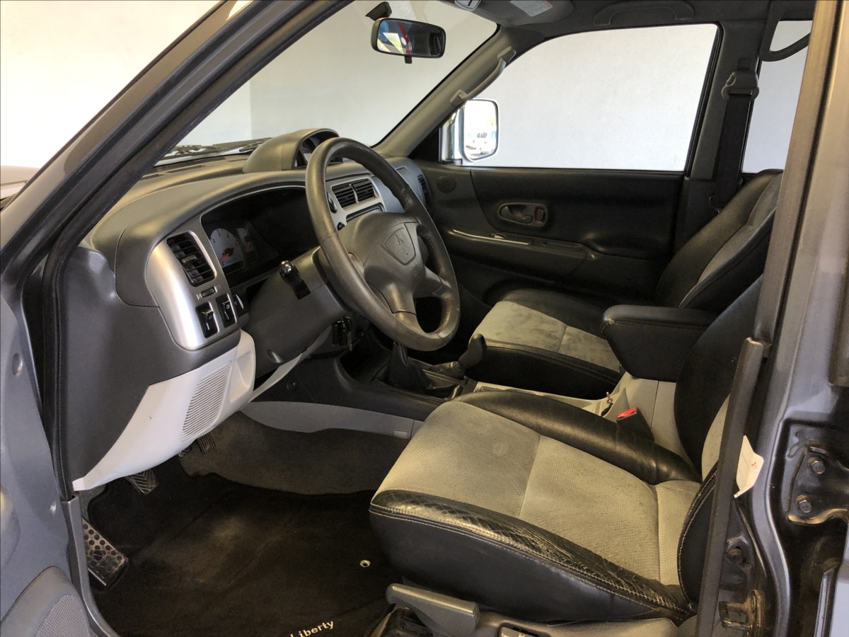 mitsubishi-pajero-2-5-td - 8