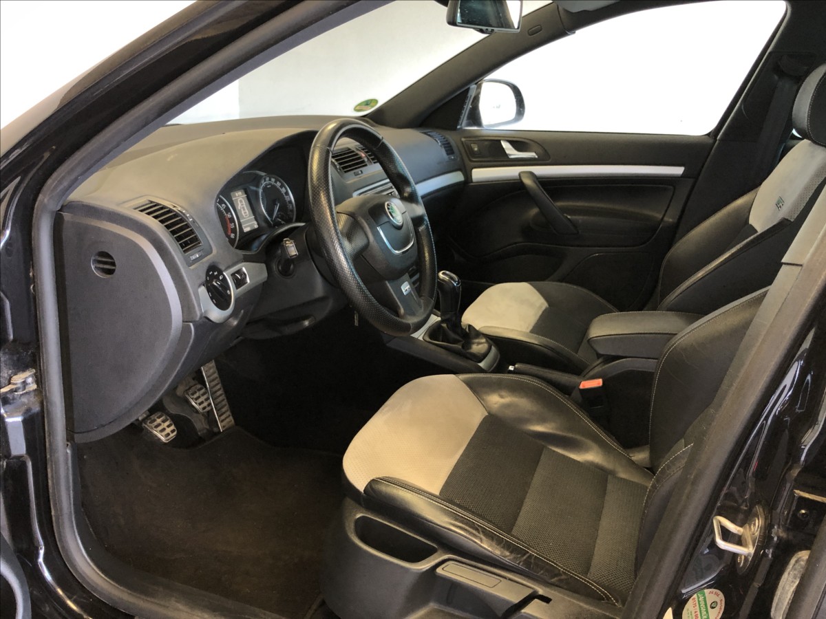 skoda-octavia-2-0-tdi-rs - 8