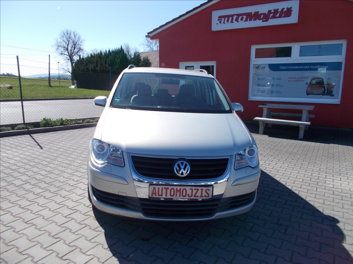 volkswagen-touran-1-9-tdi-webasto-navigace-tz - 1