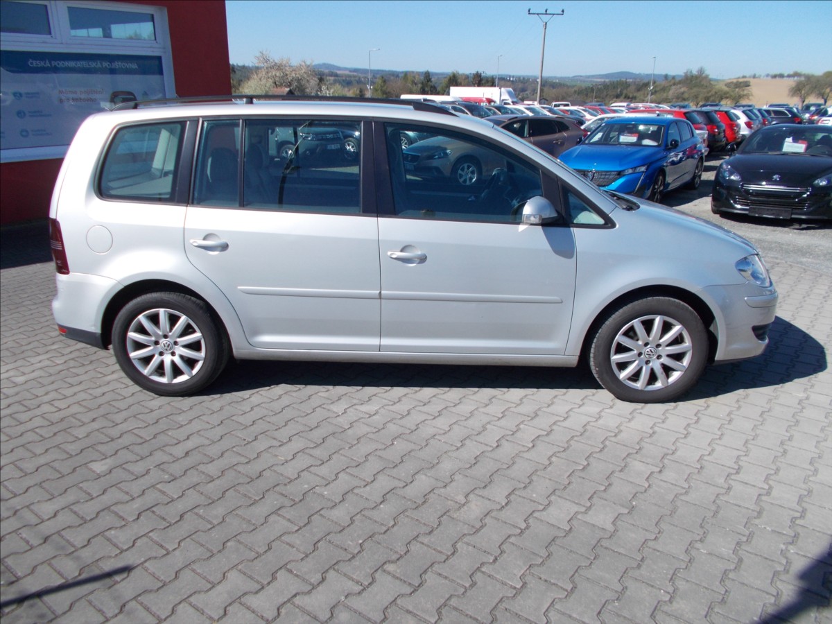 volkswagen-touran-1-9-tdi-webasto-navigace-tz - 8