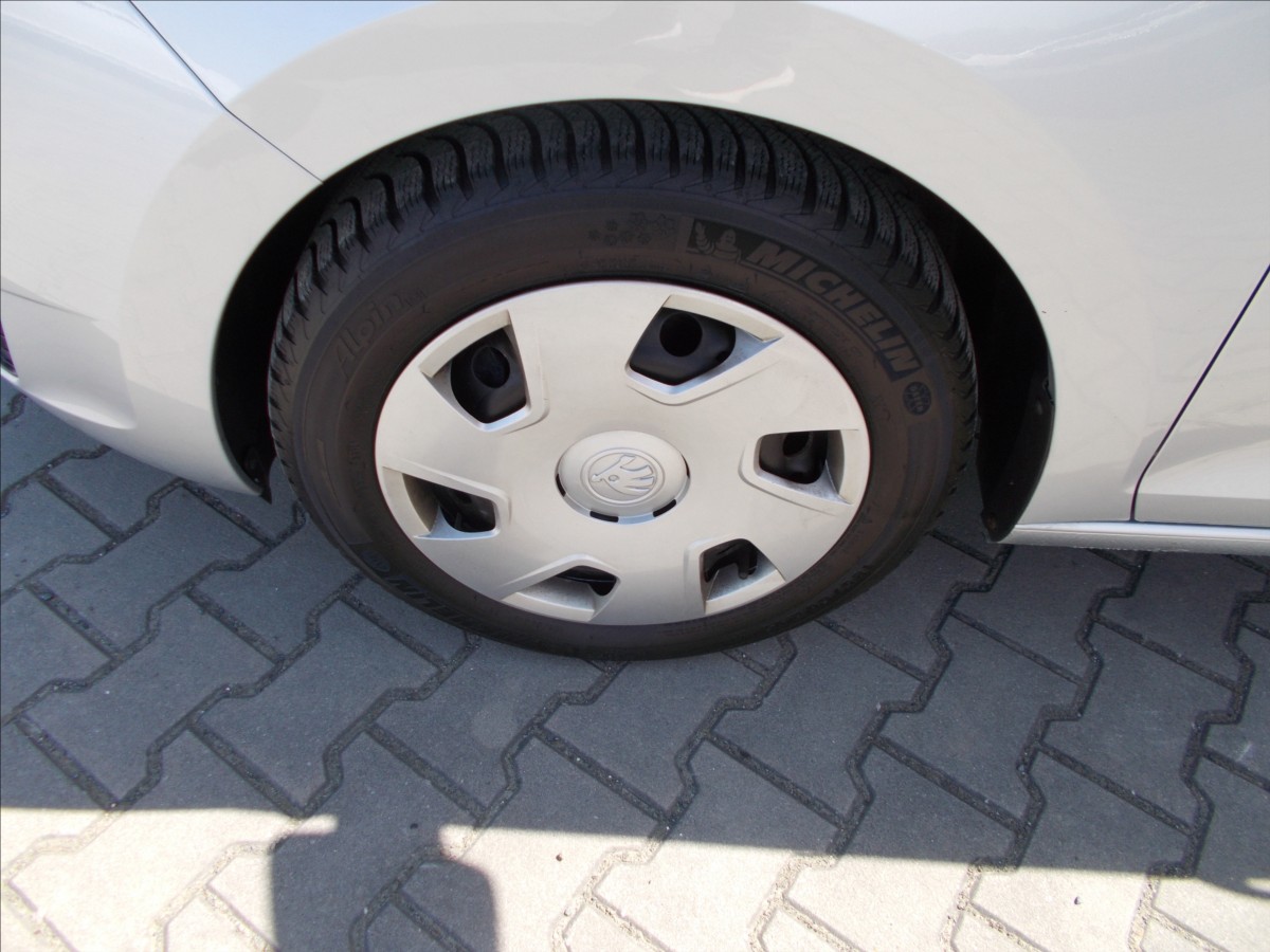 skoda-rapid-1-6-tdi-cr-digiklima-pekne - 5