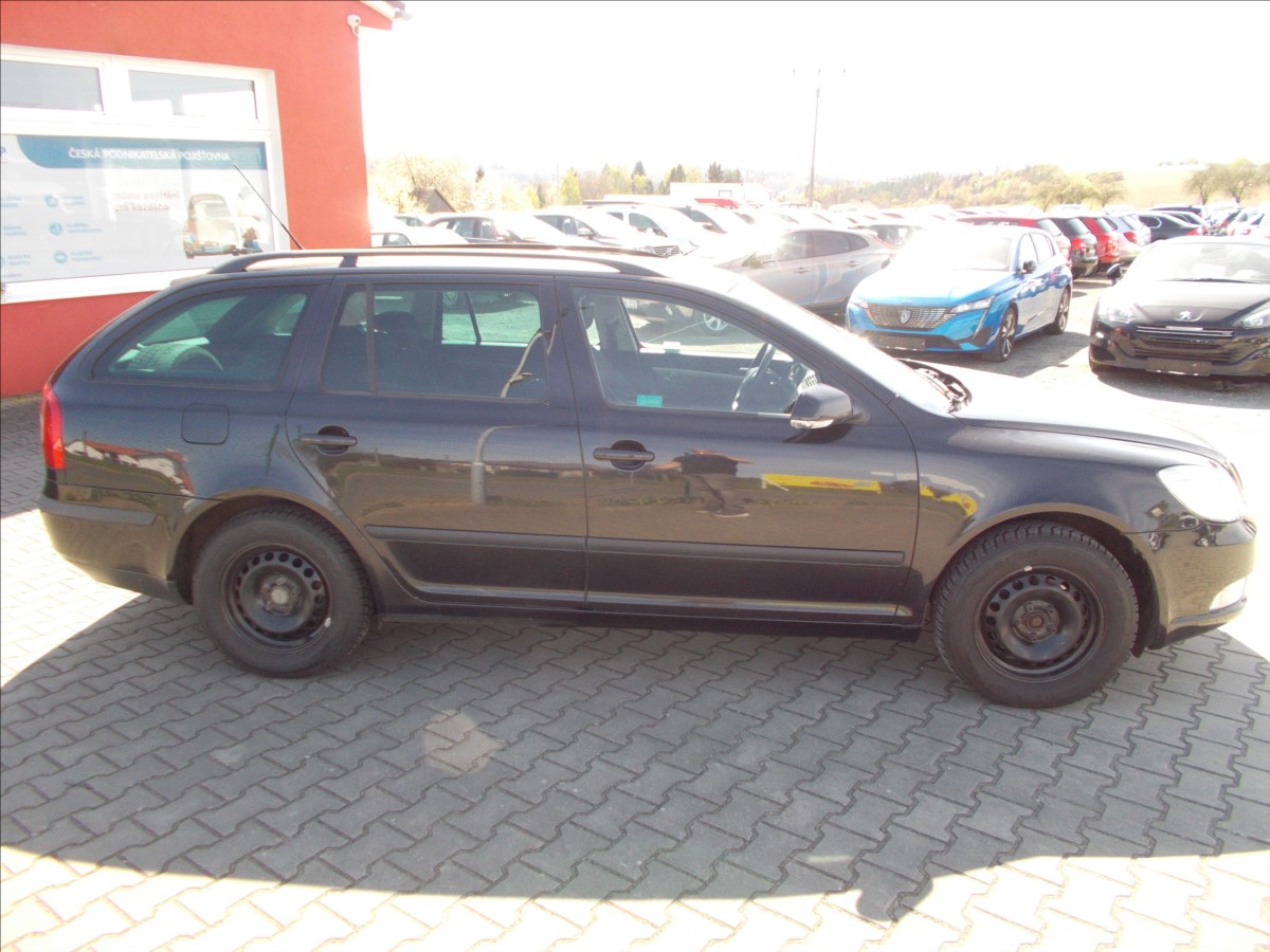 skoda-octavia-2-0-tdi-xenony-navigace-stk-4-2027-ii - 7