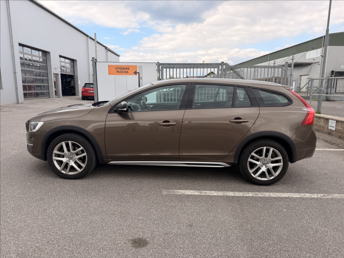 volvo-v60-2-0-t5-awd-momentum - 3