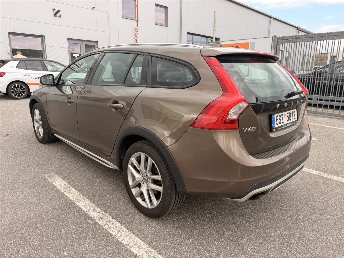 volvo-v60-2-0-t5-awd-momentum - 4