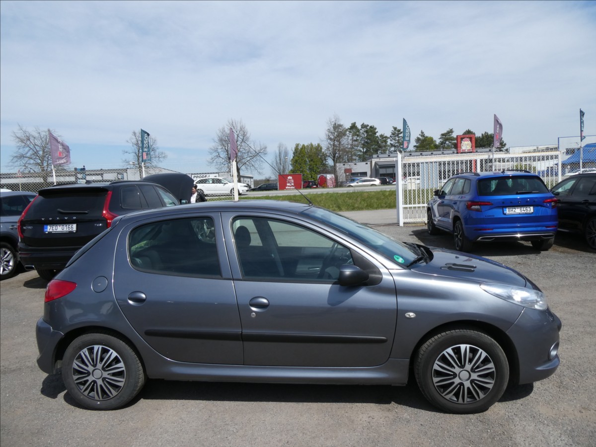 peugeot-206-1-4-i-54kw-klima-2x-kola - 7