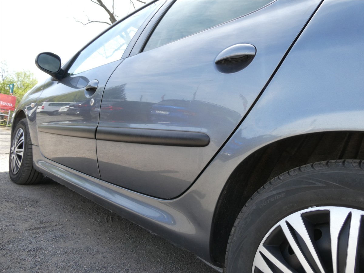 peugeot-206-1-4-i-54kw-klima-2x-kola - 9