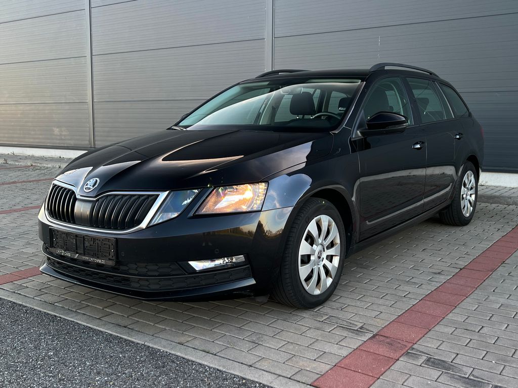 Škoda Octavia 1.6 TDI-DSG-NAVI-PARK.Č