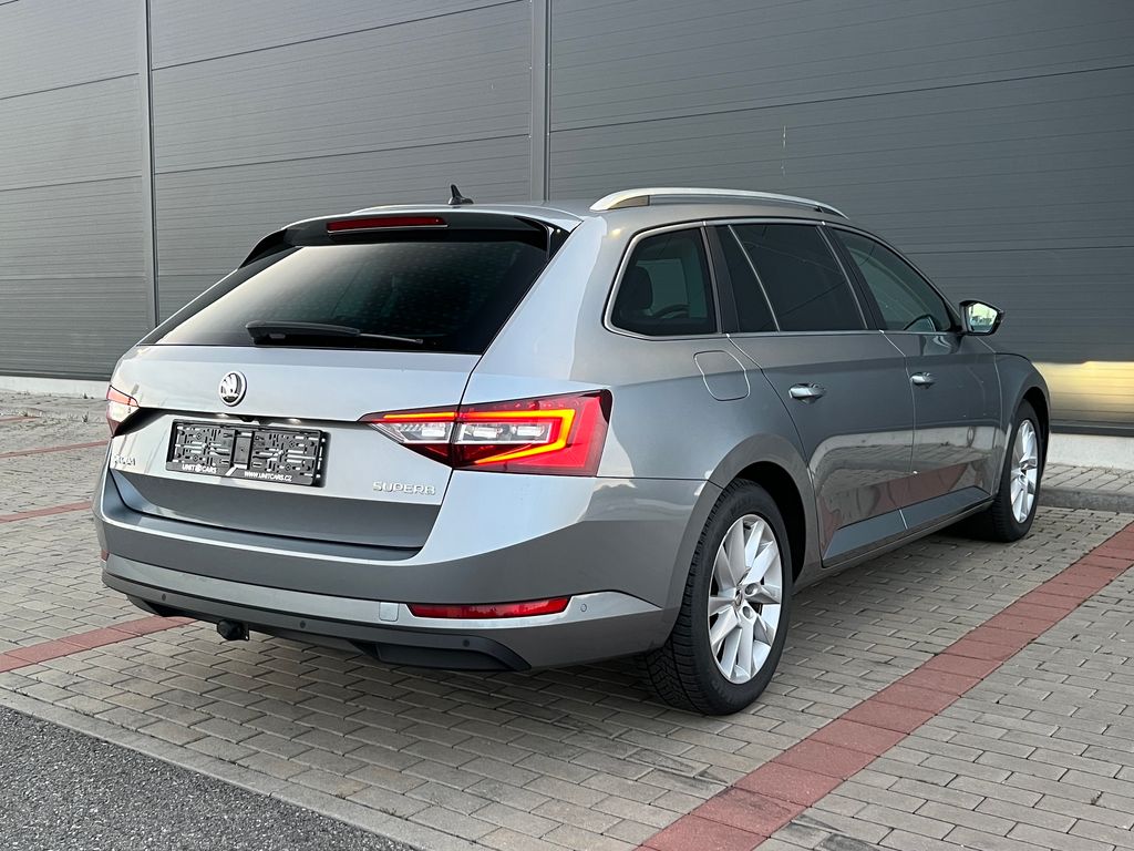 skoda-superb-2-0tdi-style-p-kamera-tazne-z - 4