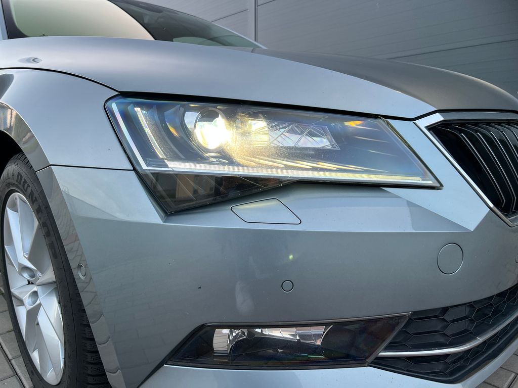 skoda-superb-2-0tdi-style-p-kamera-tazne-z - 8