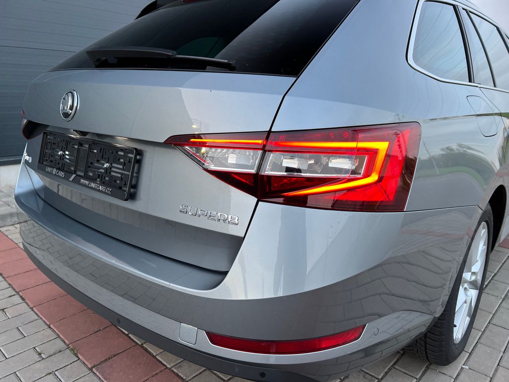 skoda-superb-2-0tdi-style-p-kamera-tazne-z - 9