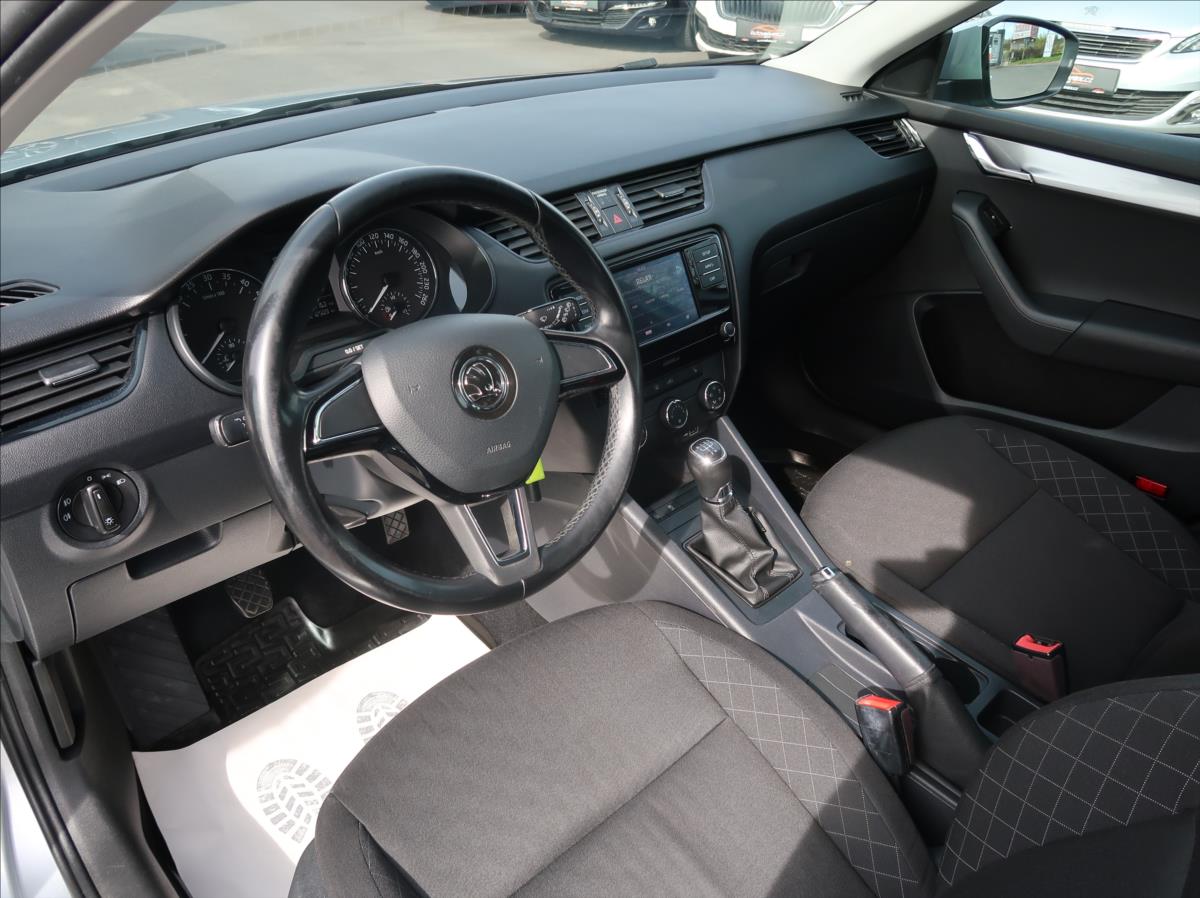 skoda-octavia-1-6-tdi-85kw-novecr-klima-dph - 8