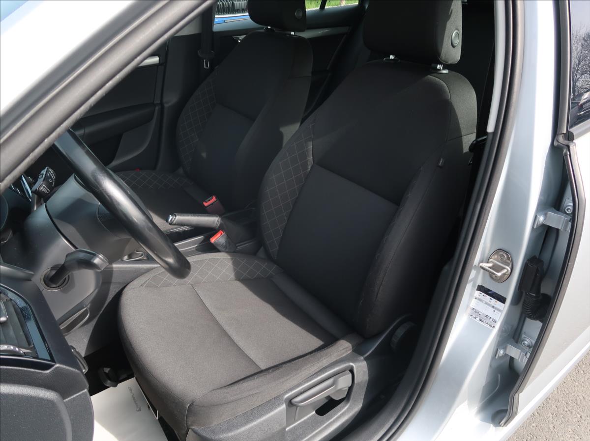 skoda-octavia-1-6-tdi-85kw-novecr-klima-dph - 9