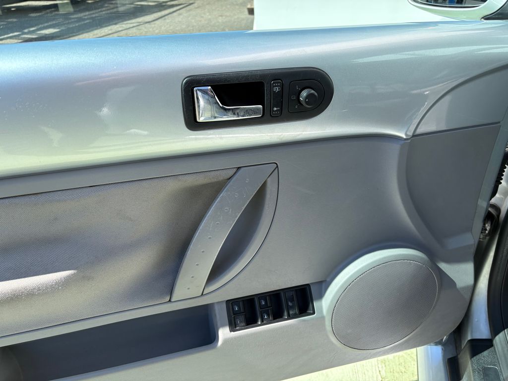 volkswagen-new-beetle-1-4-55kw-klima-tazne - 9