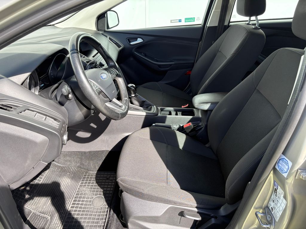 ford-focus-1-6i-77kw-aut-ac-vyhrevy-cr - 5