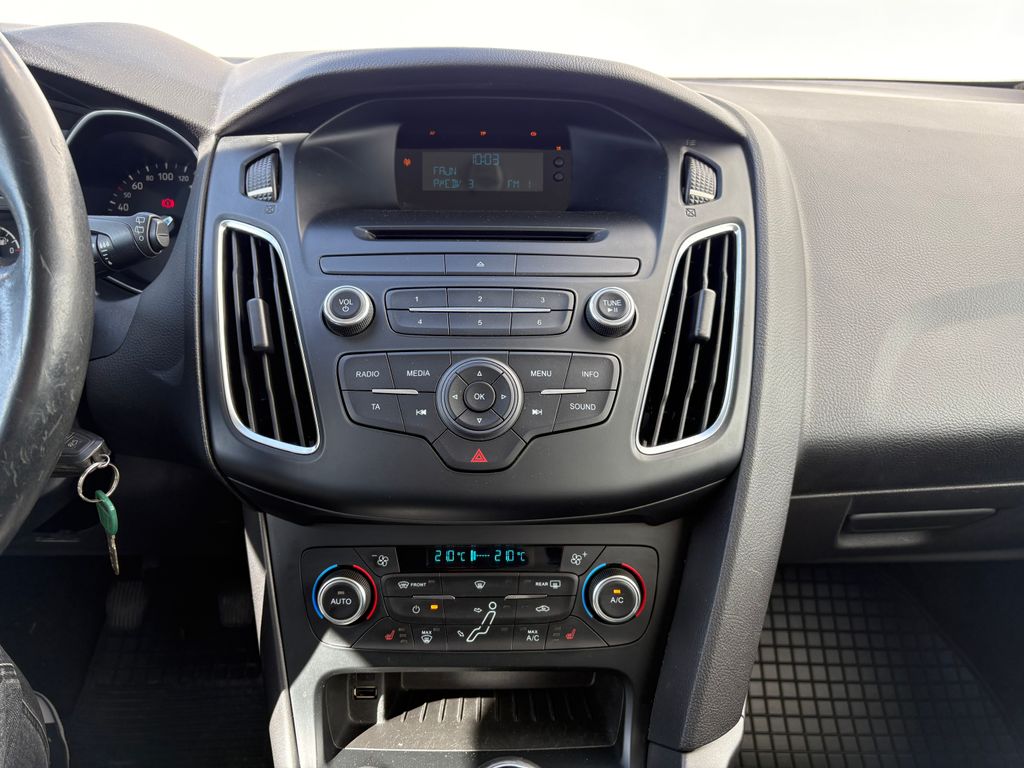ford-focus-1-6i-77kw-aut-ac-vyhrevy-cr - 9