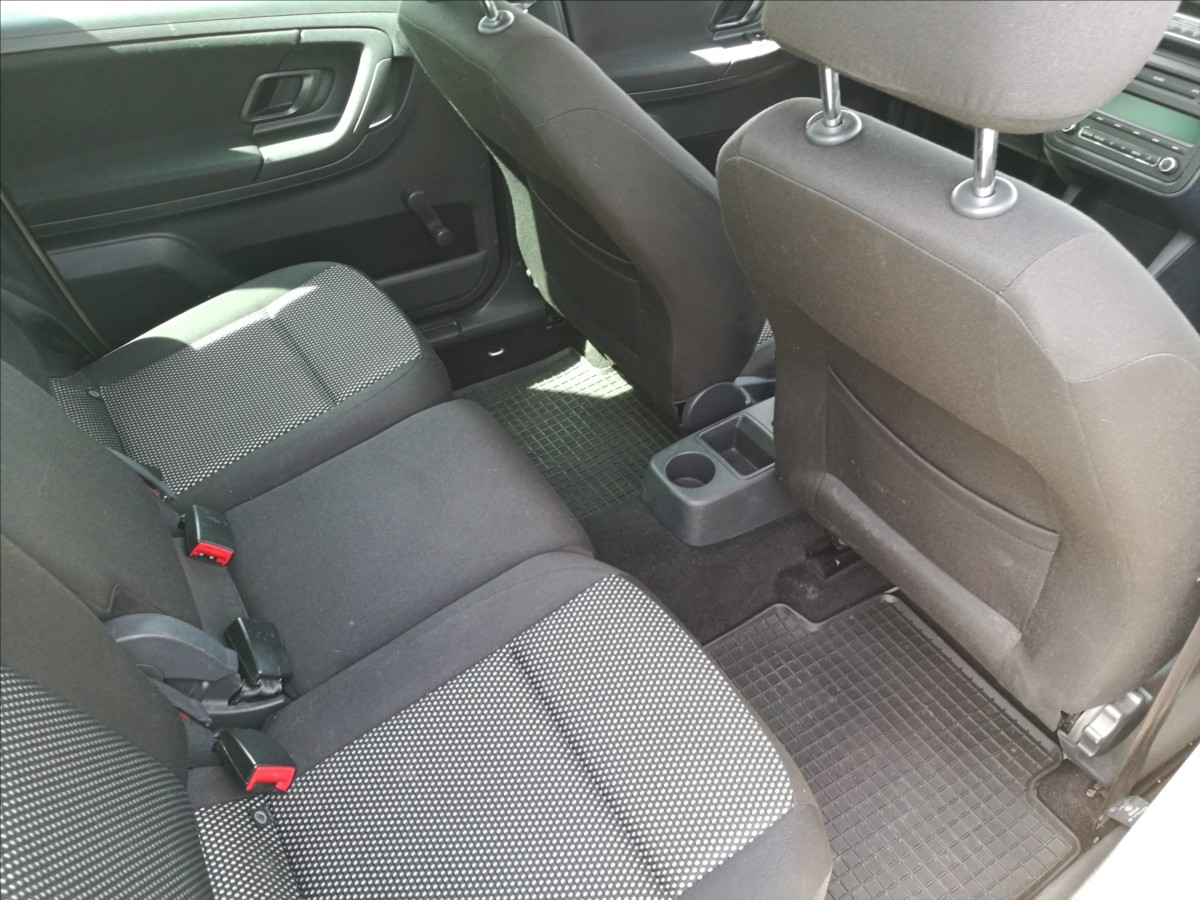 skoda-roomster-1-2-tsi-scout - 9