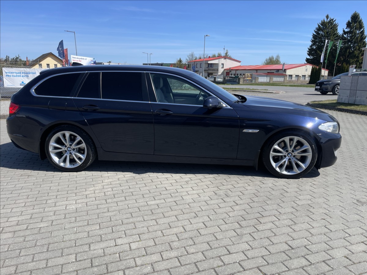 bmw-rada-5-3-0-d-180kw-manual-luxury-2maj-po-rozvodech - 4