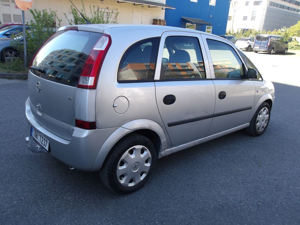 opel-meriva-1-6i-automat - 8