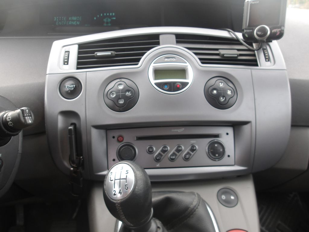 renault-scenic-1-5dci-pekny - 9