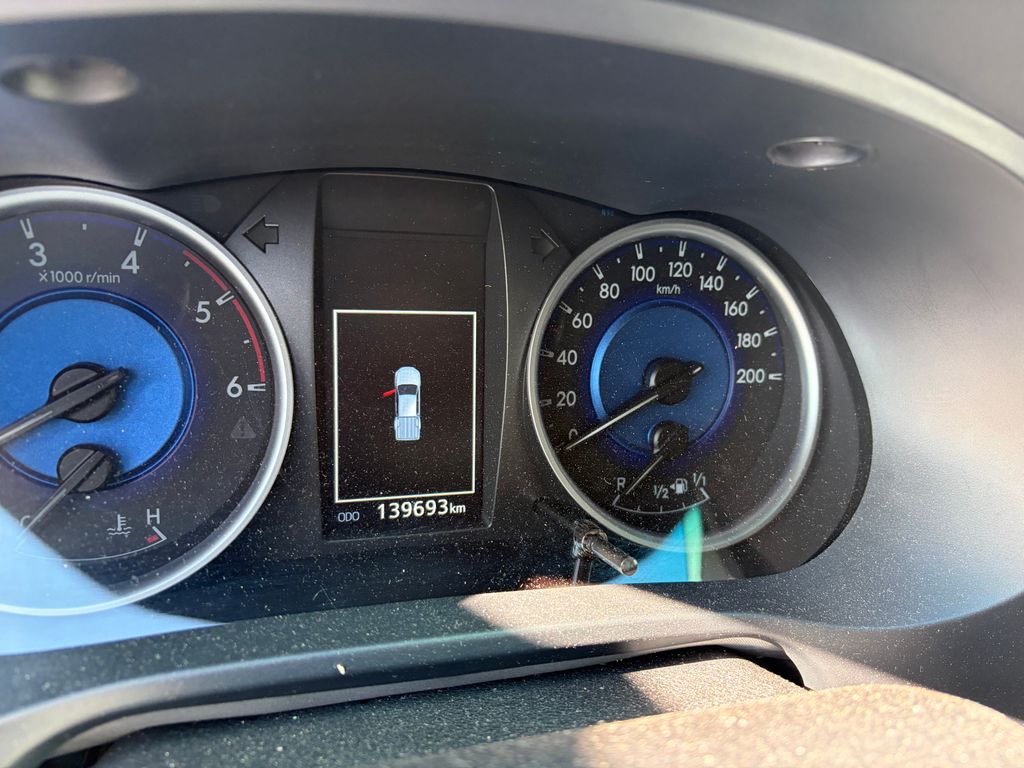 toyota-hilux-active-2-4l-diesel-6m-t-4x4 - 6